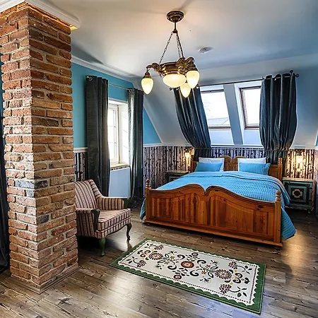 מלון Chateau Nightingales 4*