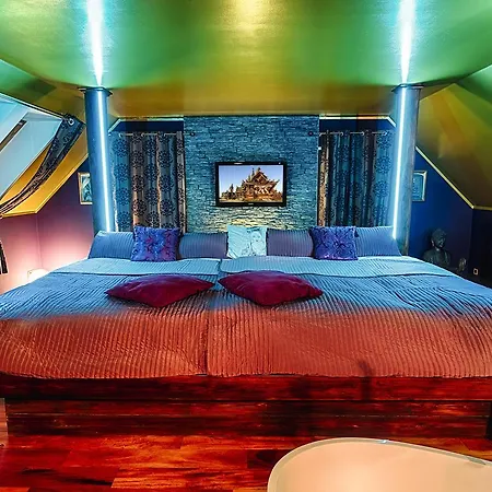 מלון Chateau Nightingales 4*