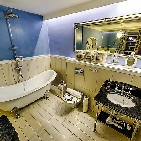 Hotel Chateau Nightingales 4*