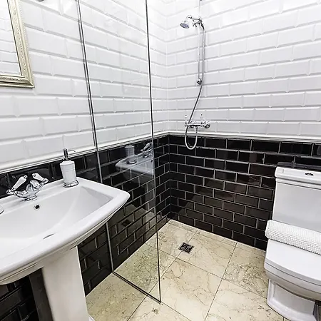 Hotel Chateau Nightingales 4*