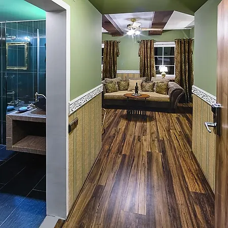 מלון Chateau Nightingales 4*