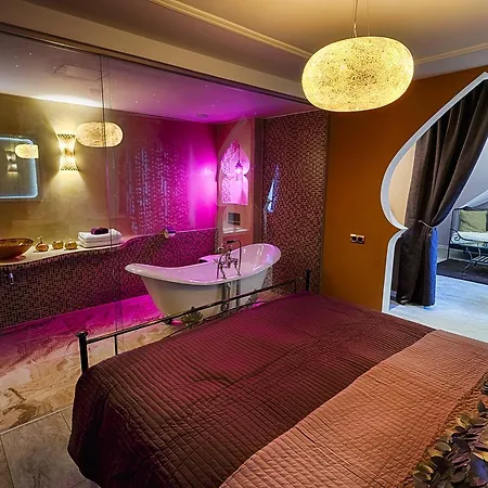מלון Chateau Nightingales 4*