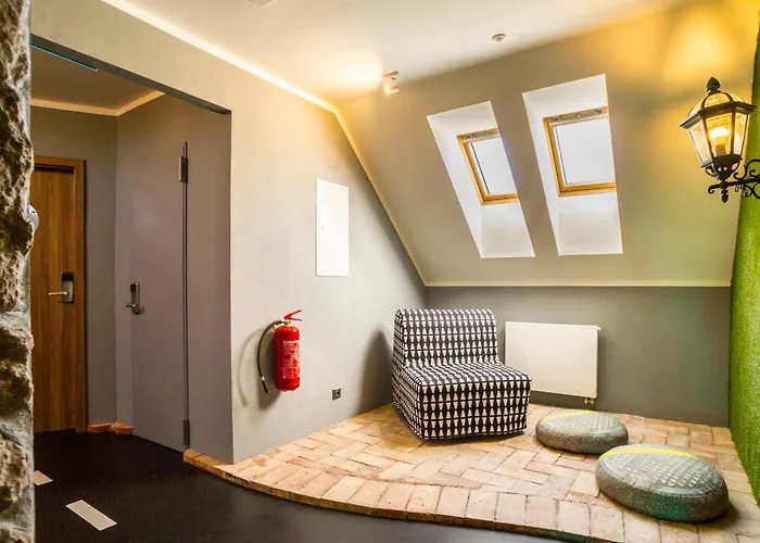 Chateau Nightingales 4*