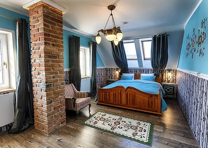מלון Chateau Nightingales 4*