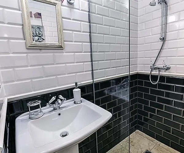 מלון Chateau Nightingales 4*