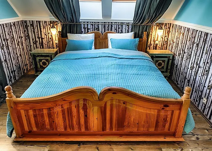 מלון Chateau Nightingales 4*