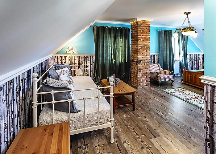 מלון Chateau Nightingales 4*
