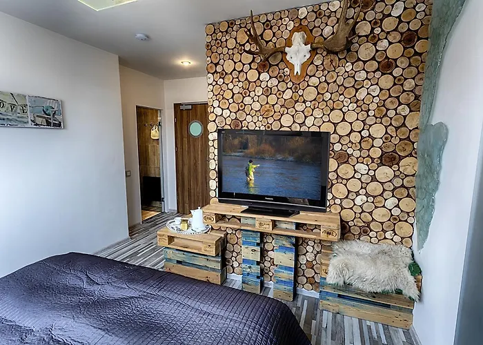 מלון Chateau Nightingales 4*