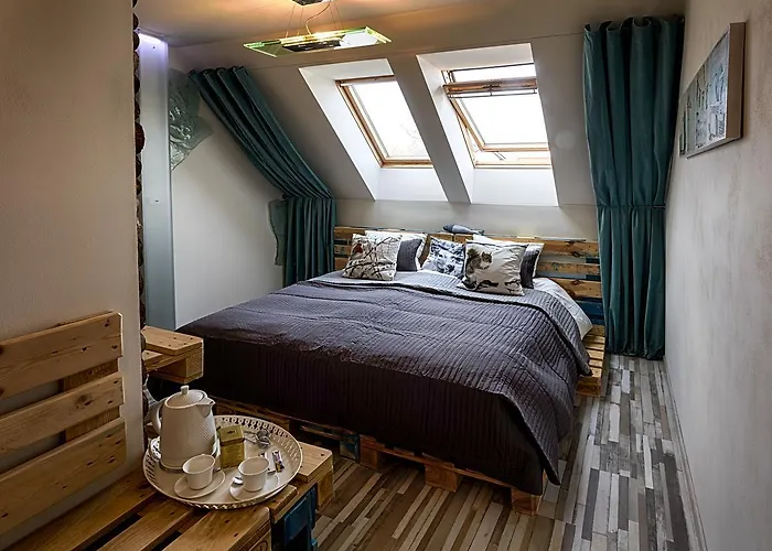 Hotel Chateau Nightingales 4*