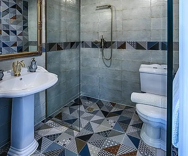 מלון Chateau Nightingales 4*