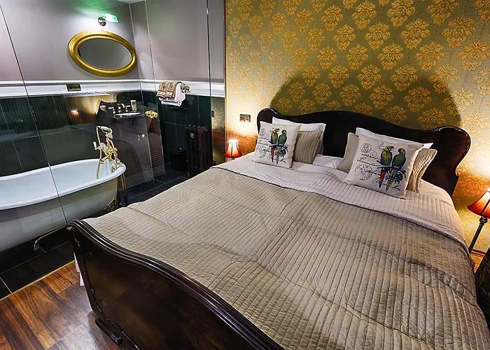 מלון Chateau Nightingales 4*