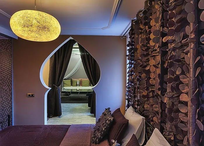 מלון Chateau Nightingales 4*