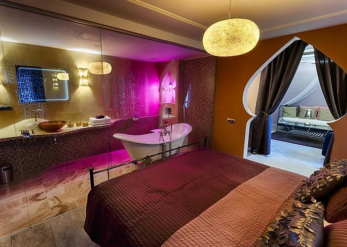 מלון Chateau Nightingales 4*